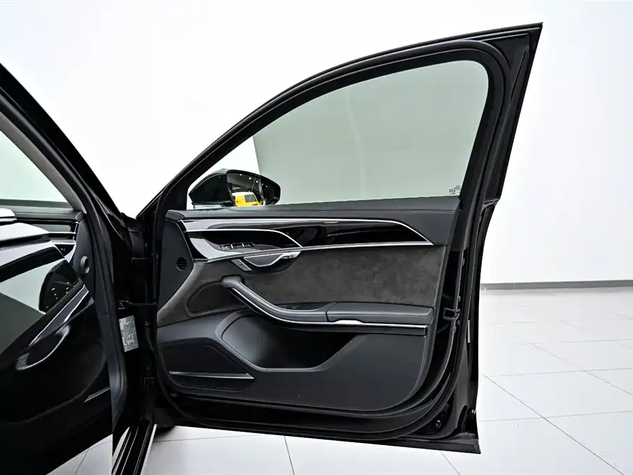 Audi A8 New Energy 2022 — фото 21
