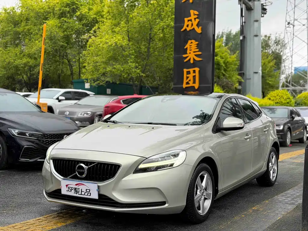 Volvo V40 2017 — фото 1