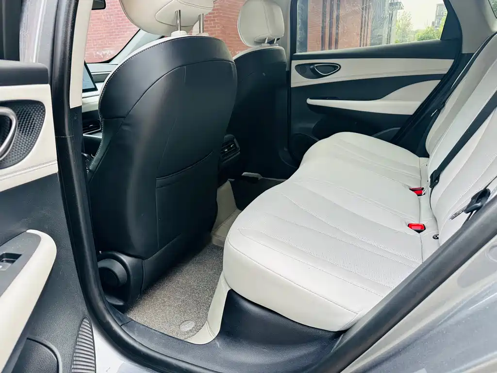 BYD Seal 05 DM-i 2025 — фото 13