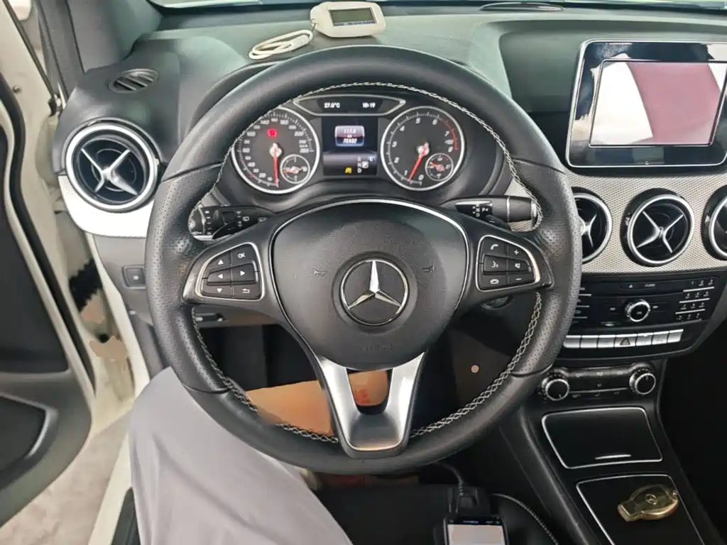 Mercedes-Benz B-Class 2016 — фото 11