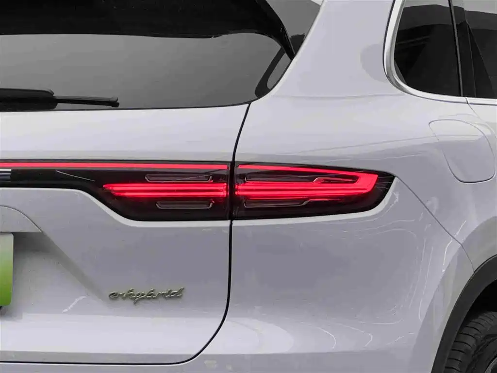 Porsche Cayenne Hybrid 2020 — фото 21