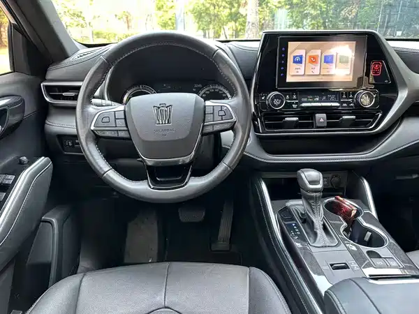 Toyota Crown Kluger 2022