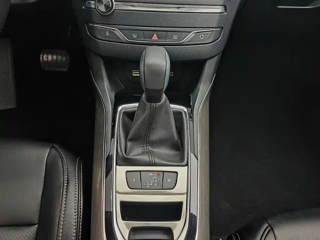 Peugeot 408 2017 — фото 13