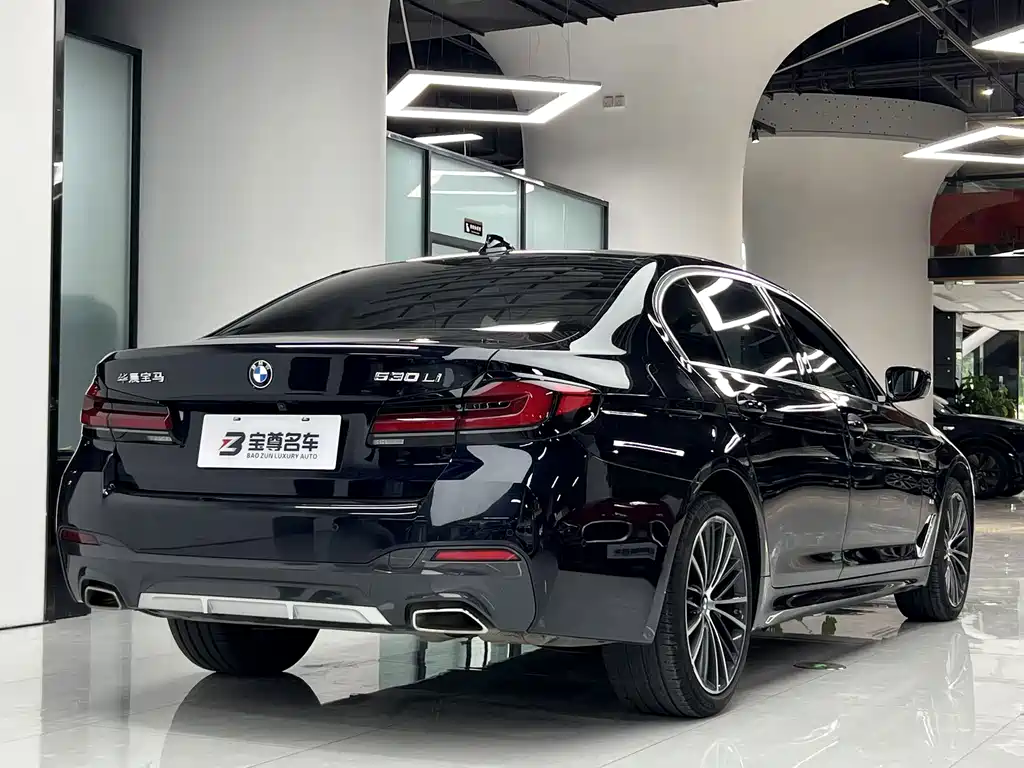 BMW 5 Series 2024 — фото 11