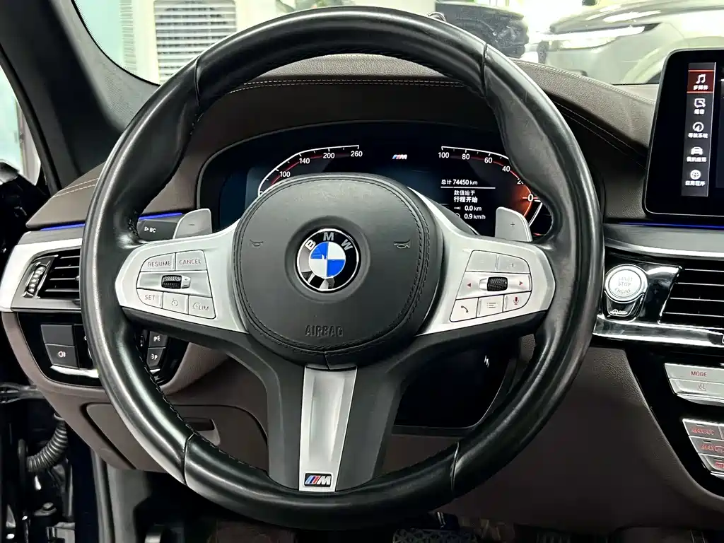 BMW 5 Series 2024 — фото 16