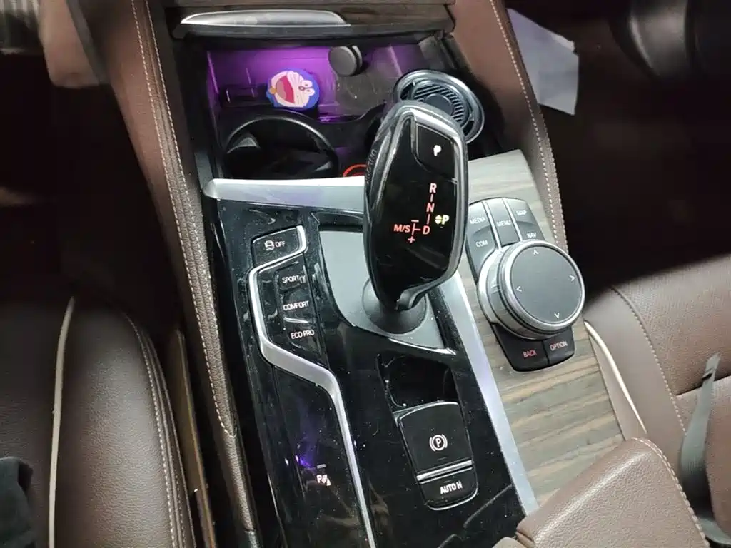 BMW 5 Series 2023 — фото 10