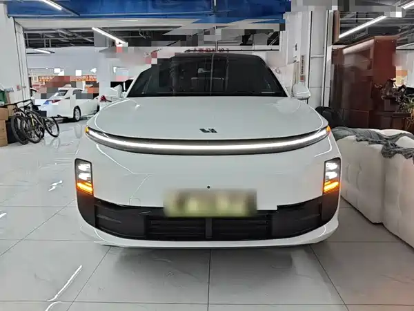 Li Auto L6 2025