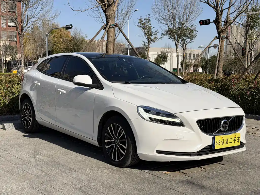 Volvo V40 2019 — фото 2