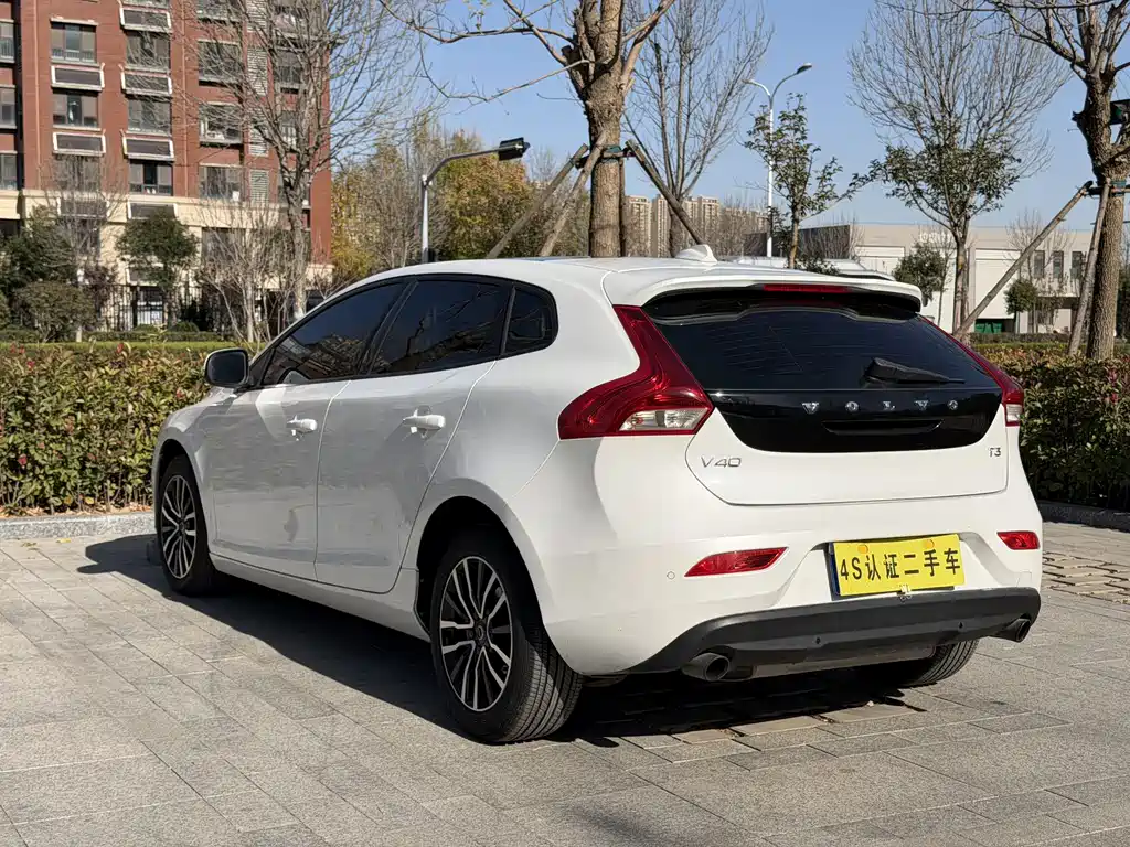 Volvo V40 2019 — фото 13