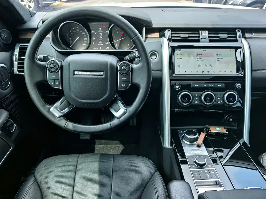 Land Rover Discovery 2017 — фото 14