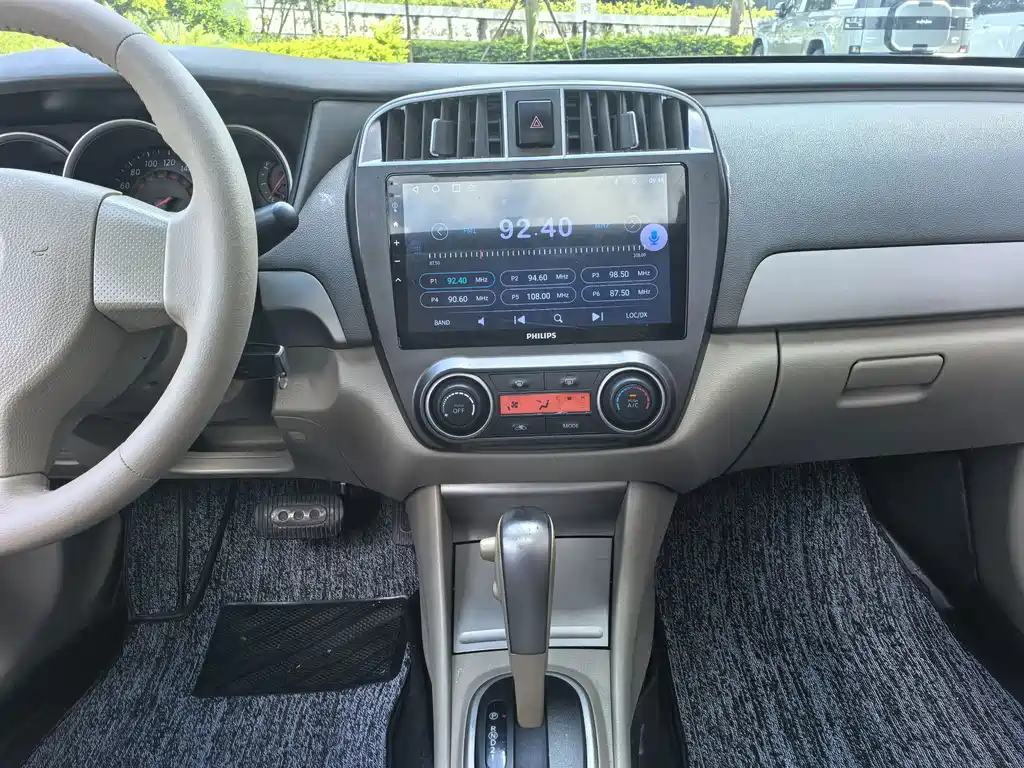 Nissan Sylphy 2017 — фото 15