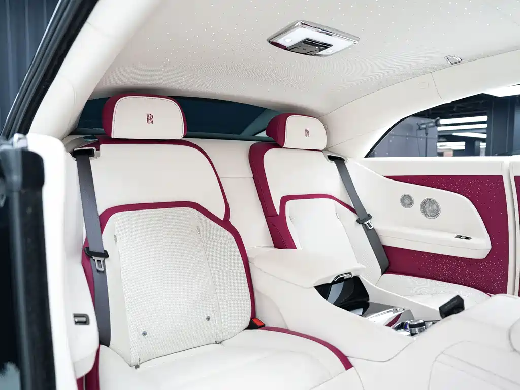 Rolls-Royce Phantom 2024 — фото 19