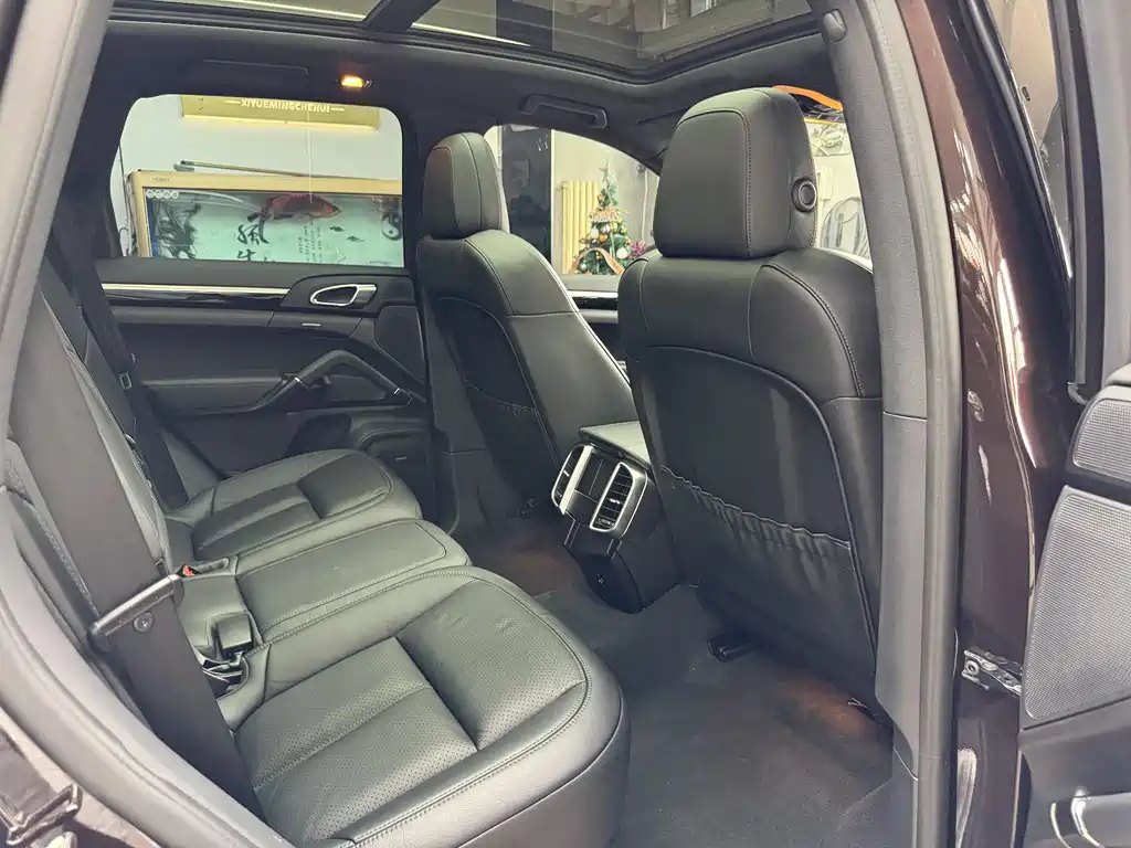 Porsche Cayenne 2016 — фото 17