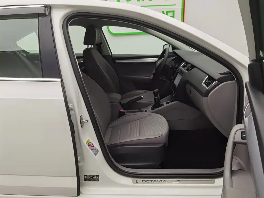 Skoda Octavia 2015 — фото 23