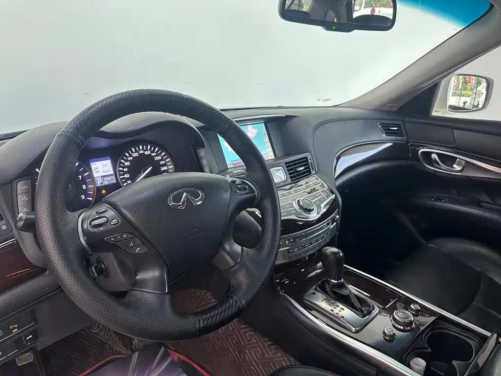 Infiniti Q70 2015 — фото 16