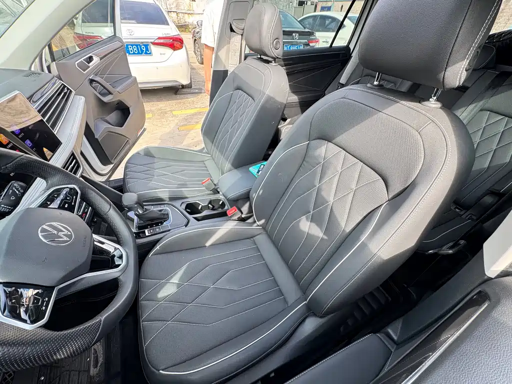 Volkswagen Tiguan L 2023 — фото 11