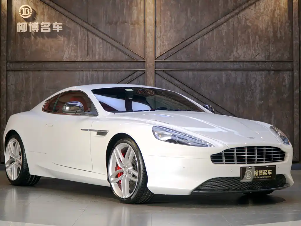 Aston Martin DB9 2015 — фото 17