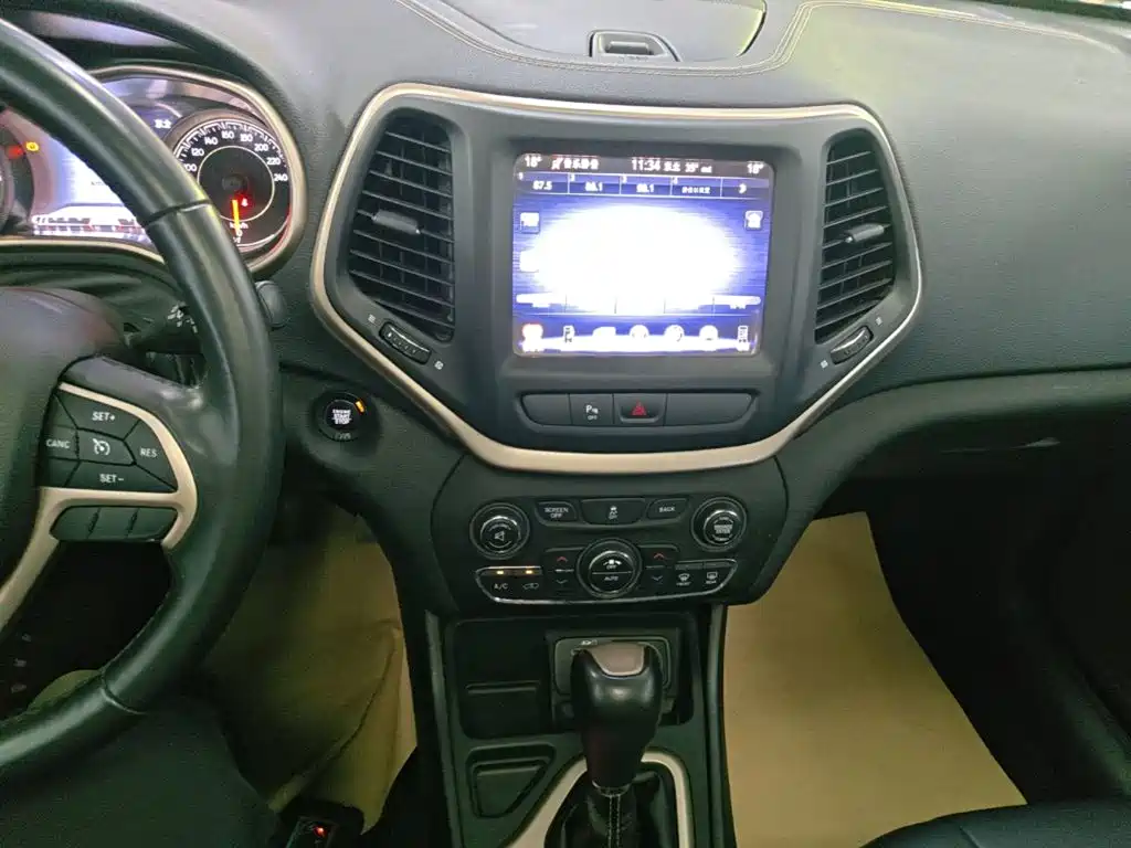 Jeep Cherokee 2017 — фото 13