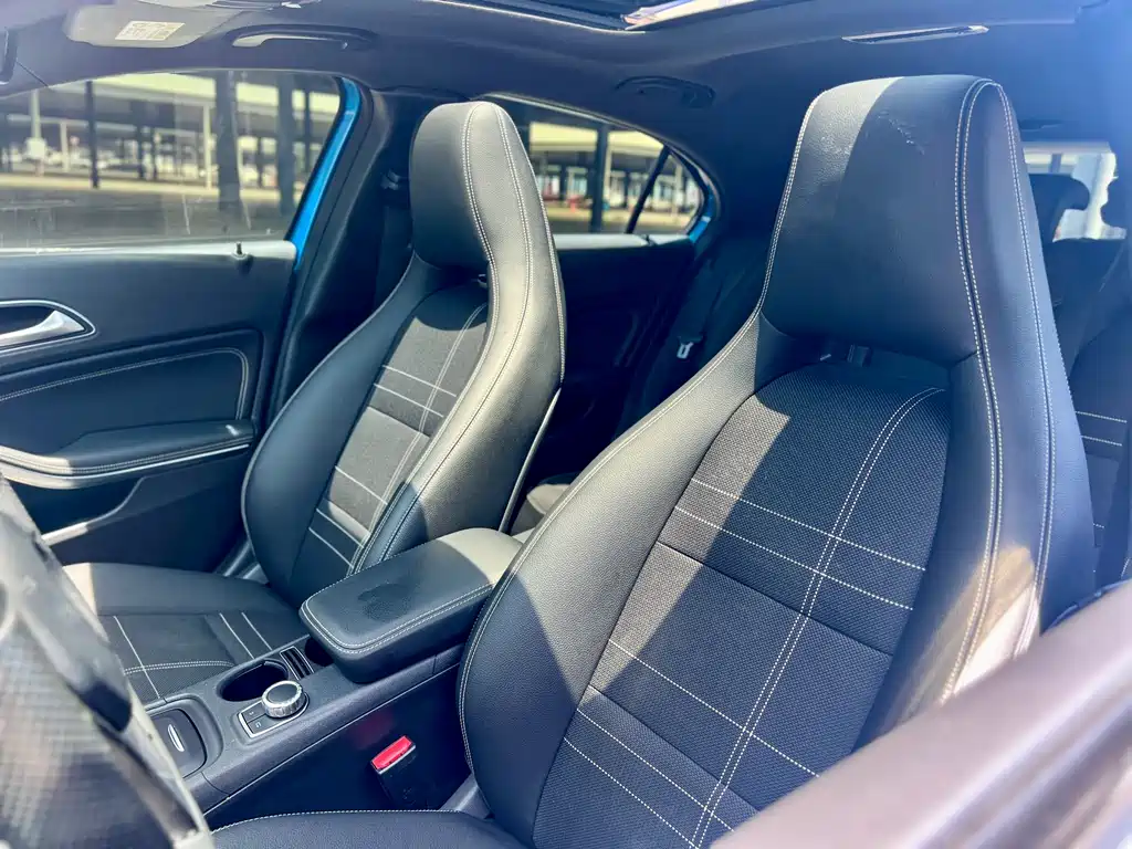 Mercedes-Benz A-Class 2016 — фото 18