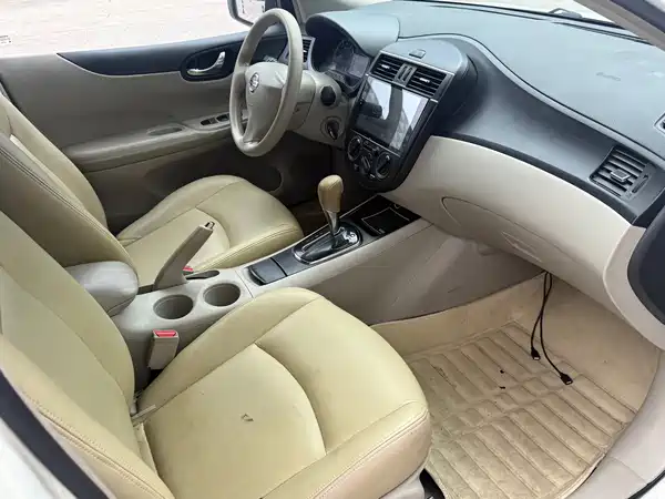 Nissan Tiida 2014