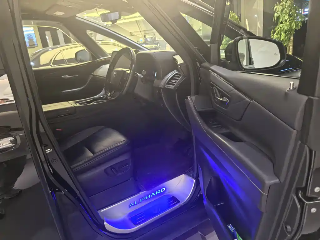 Toyota Alphard 2025 — фото 11