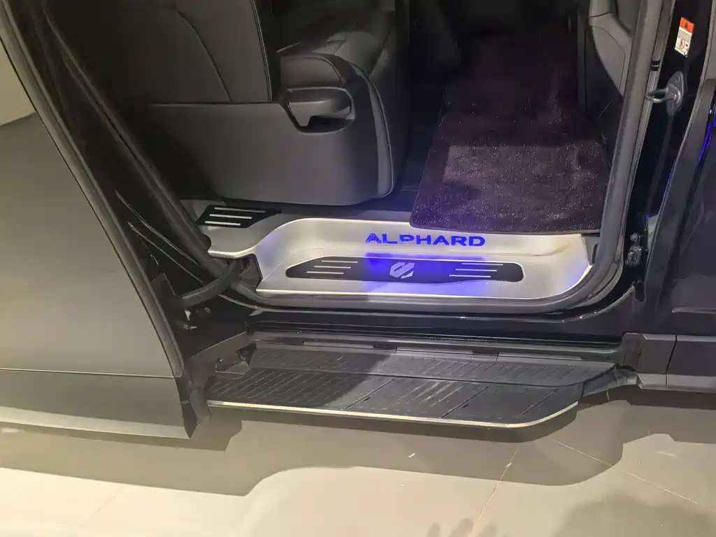 Toyota Alphard 2025 — фото 20