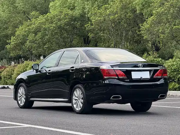 Toyota Crown 2015
