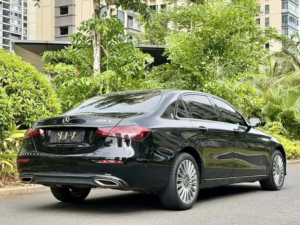Mercedes-Benz E-Class 2023 — фото 9