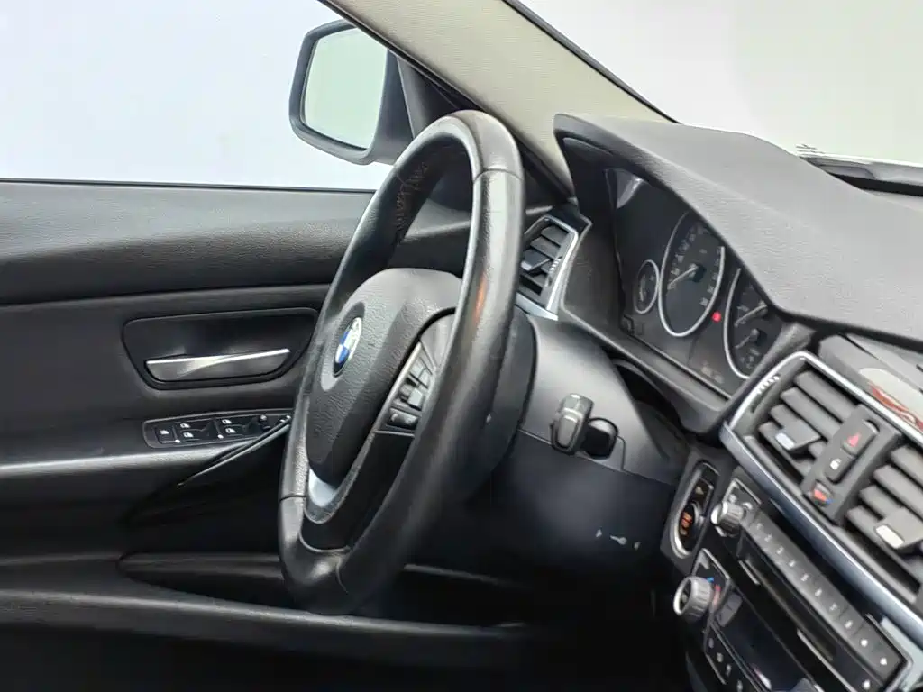 BMW 3 Series 2016 — фото 22