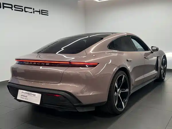 Porsche Taycan 2021