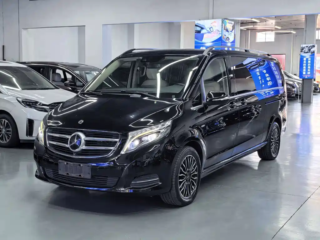 Mercedes-Benz V-Class 2018 — фото 1