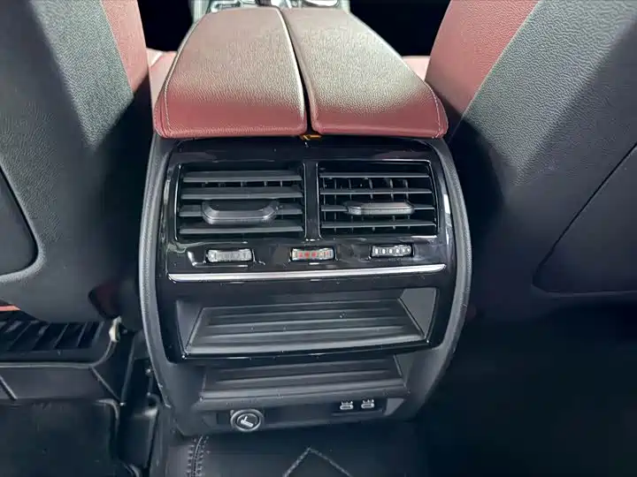 BMW 5 Series 2021 — фото 9