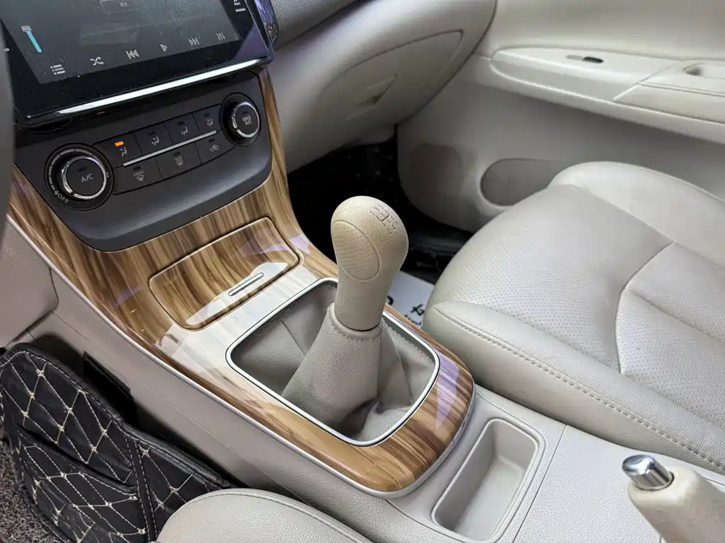 Nissan Sylphy 2015 — фото 13