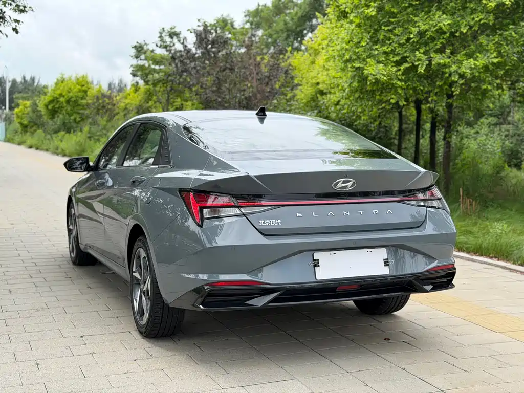 Hyundai Elantra 2022 — фото 25