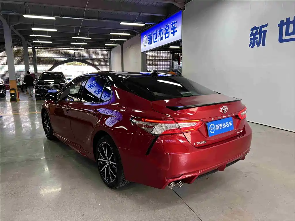 Toyota Camry 2021 — фото 12
