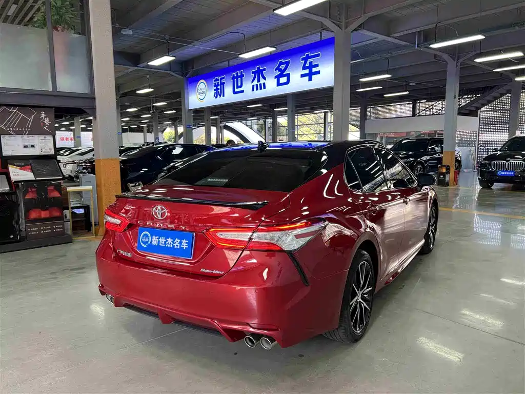 Toyota Camry 2021 — фото 14