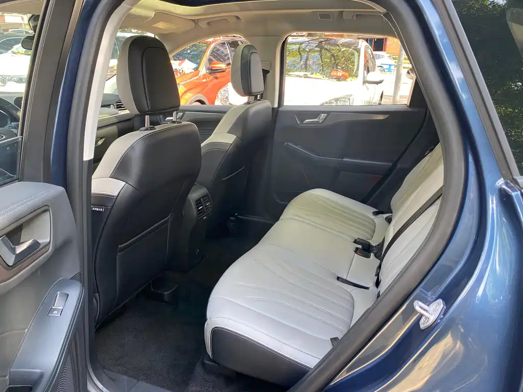 Ford Escape 2023 — фото 10