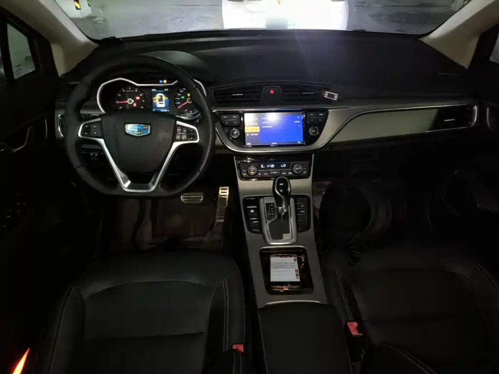 Geely Emgrand GS 2017 — фото 10