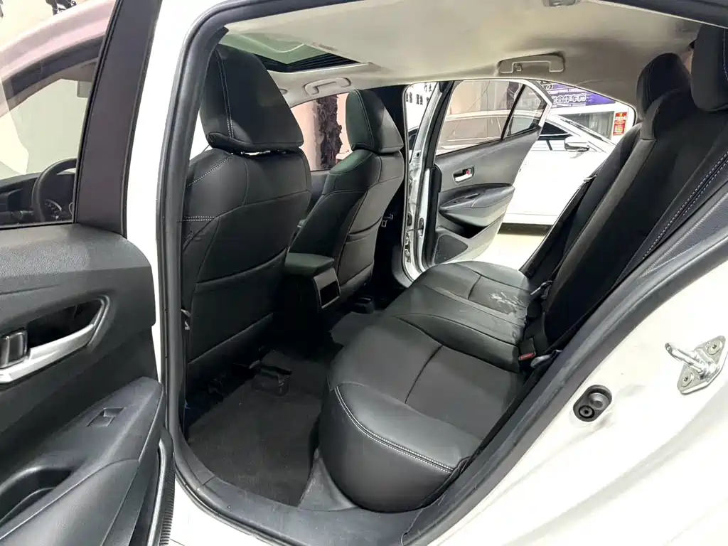 Toyota Corolla 2023 — фото 15