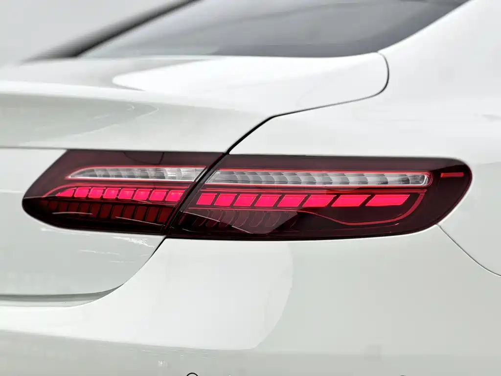Mercedes-Benz E-Class 2023 — фото 14