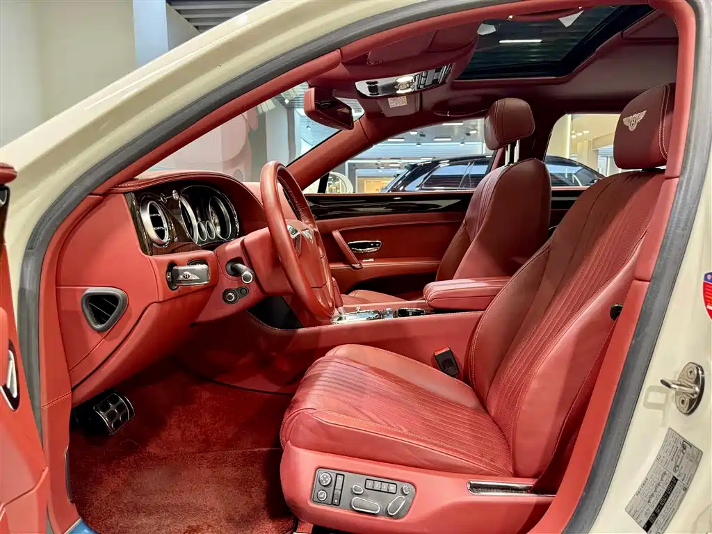 Bentley Flying Spur 2018 — фото 18