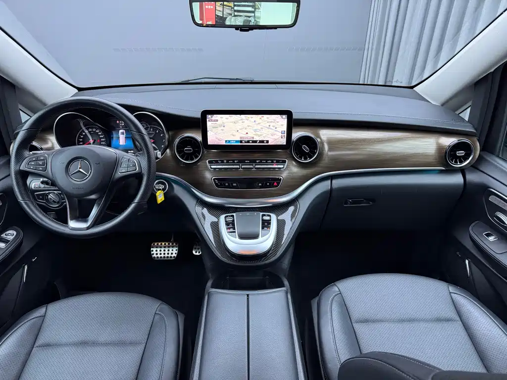 Mercedes-Benz V-Class 2022 — фото 18