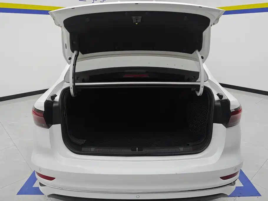 Geely Emgrand 2021