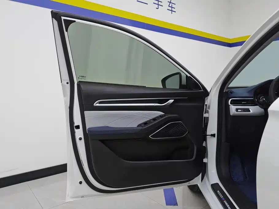 Geely Emgrand 2021