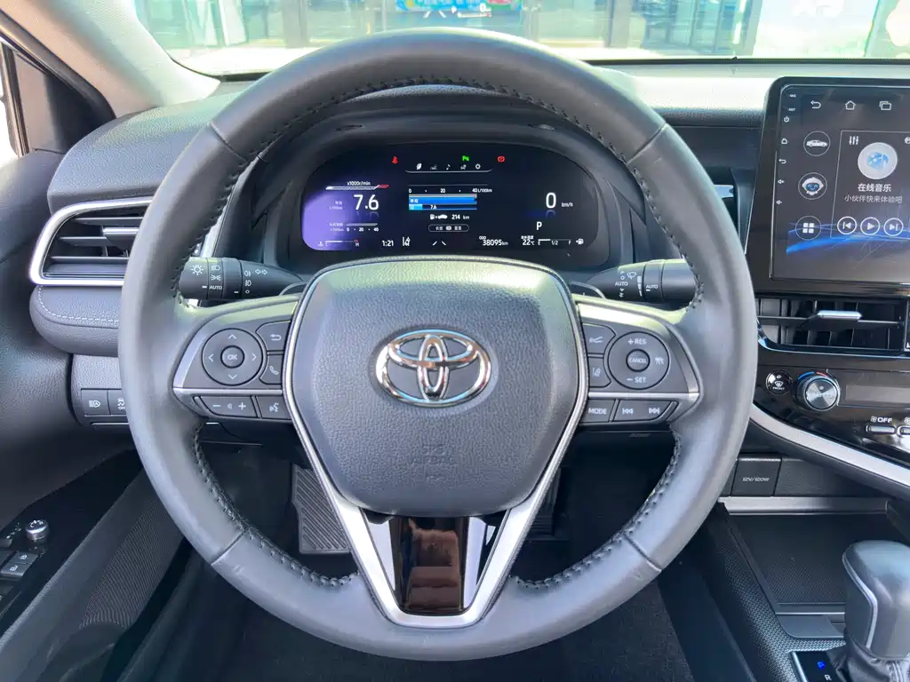 Toyota Camry 2022 — фото 15