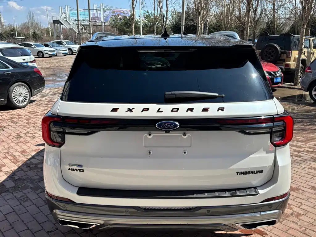 Ford Explorer 2023 — фото 4