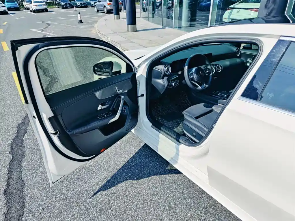 Mercedes-Benz A-Class 2023 — фото 13