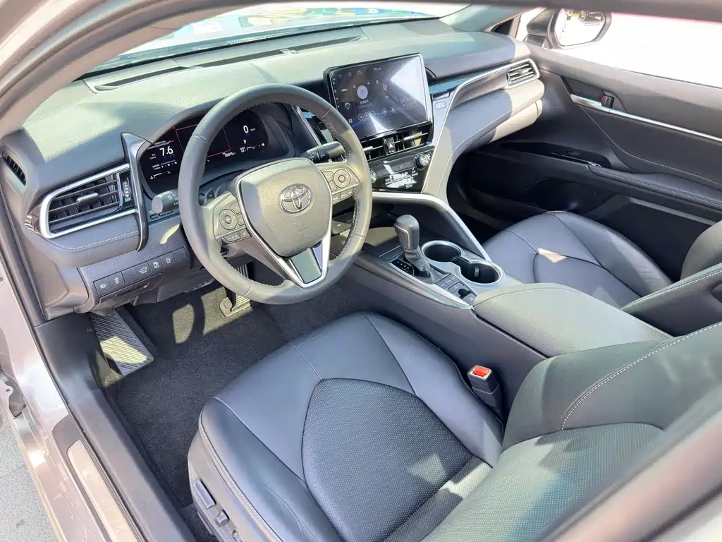 Toyota Camry 2022 — фото 12