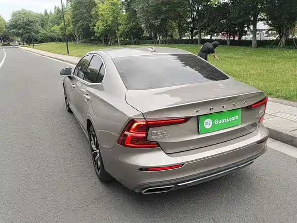 Volvo S60 2022
