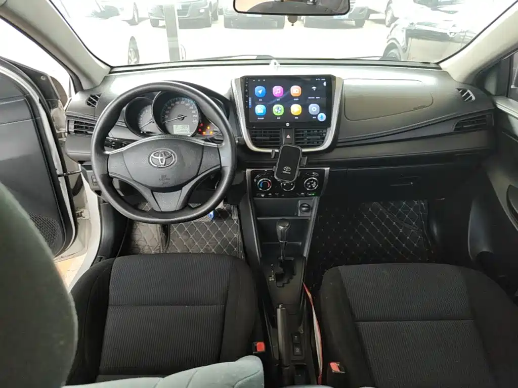 Toyota Yaris L 2016 — фото 10